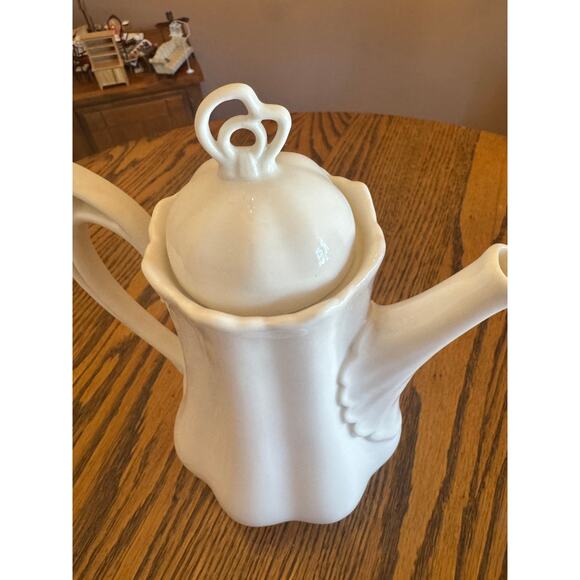 Grace’s Teaware Raised Rose Victorian Tall Coffee or Tea pot 48oz - Picture 7 of 7